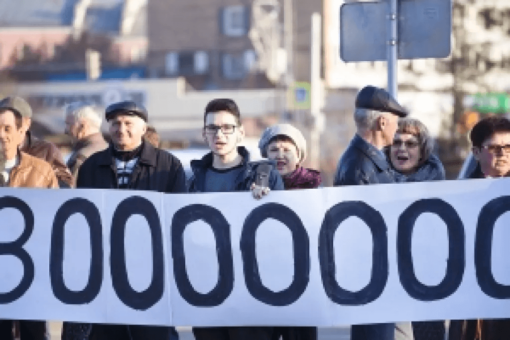 Работники "ИркутскПромСтрой" вышли на митинг при поддержке "Сети солидарности"