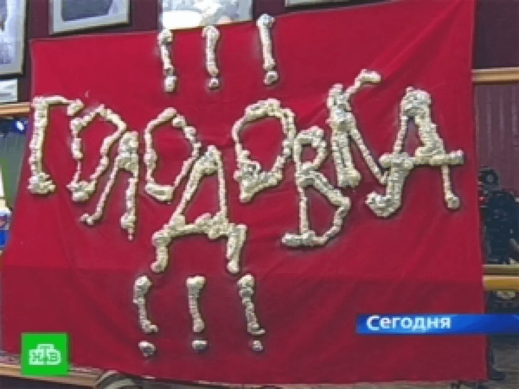 Работники драмтеатра начали бессрочную голодовку